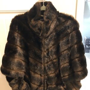 Jones New York
Stand-Collar Faux-Fur Coat